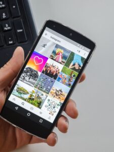 انشاء تطبيق تواصل مثل انستقرام