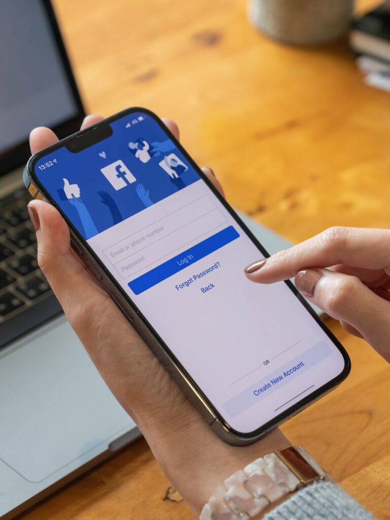 خطوات انشاء تطبيق تواصل مثل فيس بوك